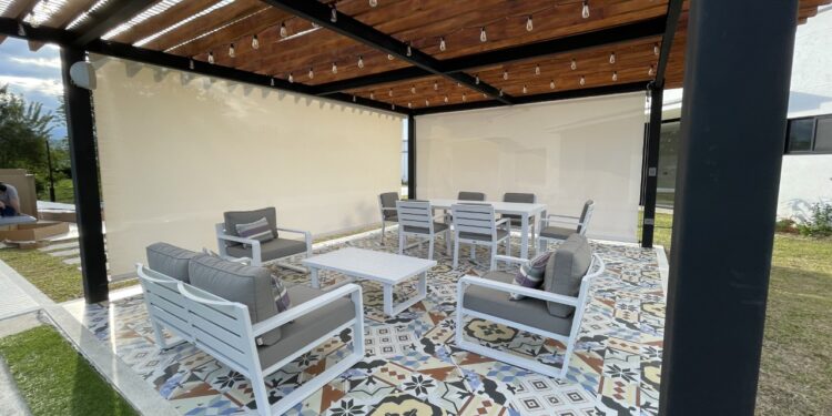 Saber escoger los elementos decorativos y funcionales para espacios exteriores no es una tarea fácil, aquí te digo que puede funcionar